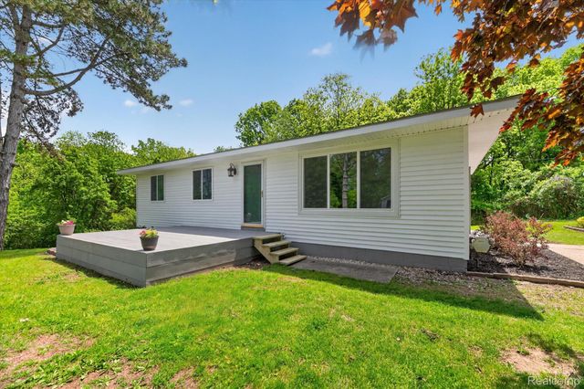 1976 Kathy Drive, Hamburg Township, MI 48189