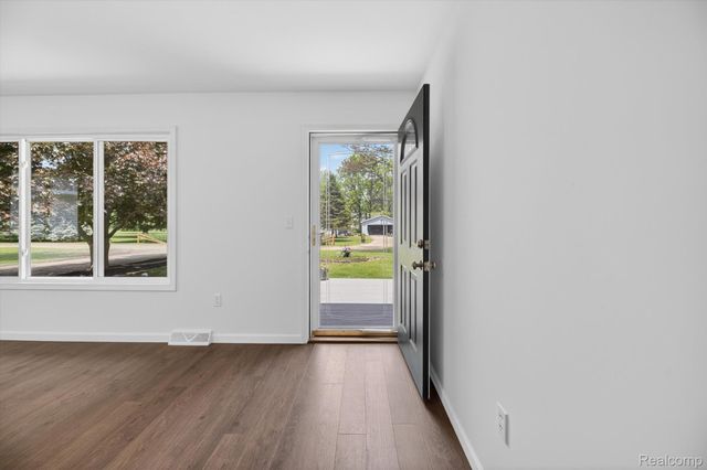 1976 Kathy Drive, Hamburg Township, MI 48189