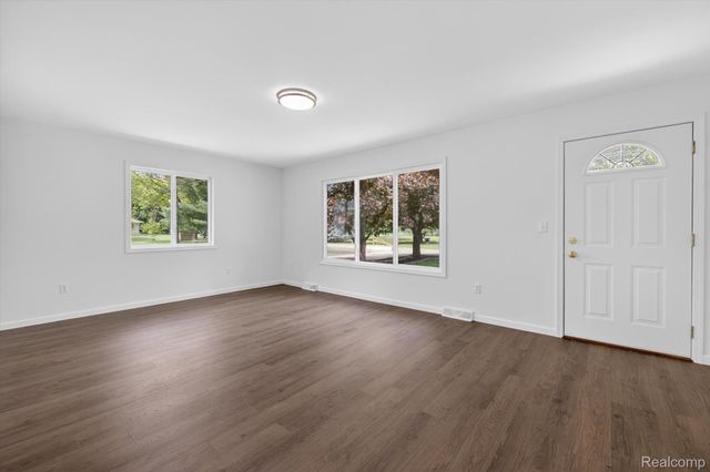 1976 Kathy Drive, Hamburg Township, MI 48189