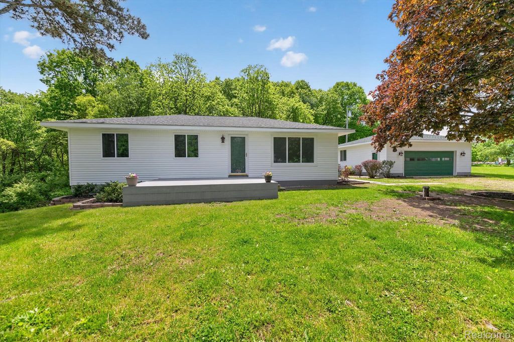 1976 Kathy Drive, Hamburg Township, MI 48189