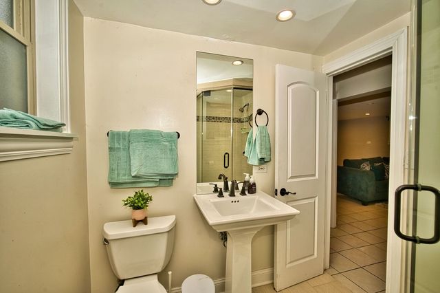 5200 Madison Street, Skokie, IL 60077