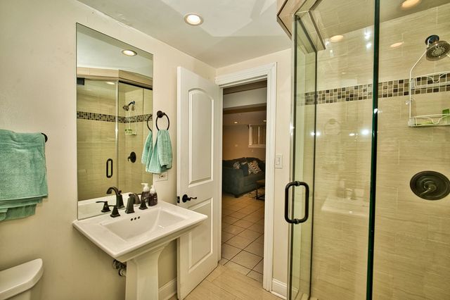 5200 Madison Street, Skokie, IL 60077