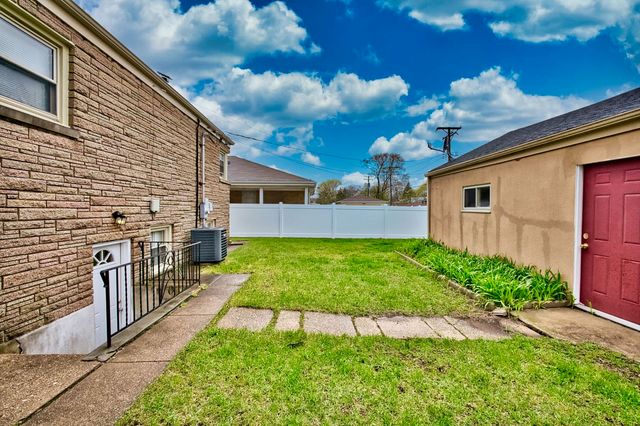 5200 Madison Street, Skokie, IL 60077