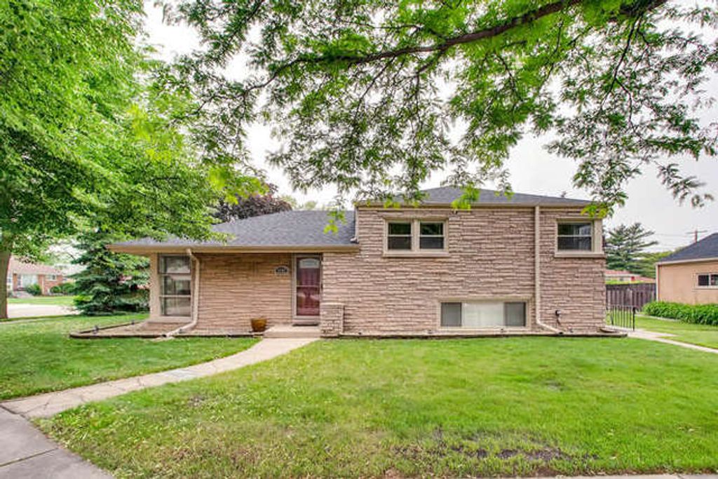 5200 Madison Street, Skokie, IL 60077