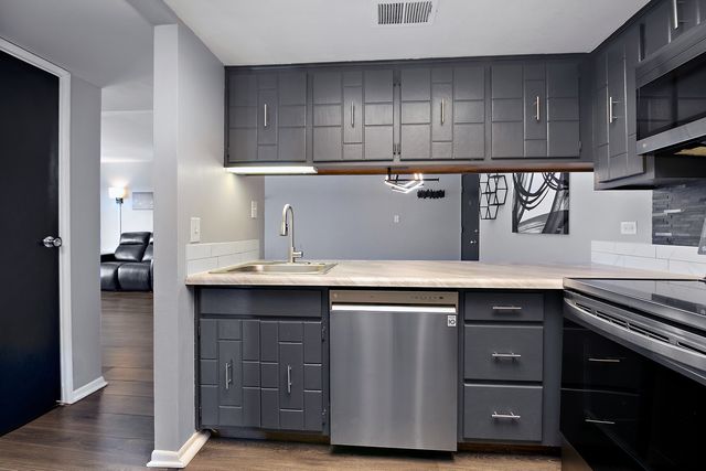 820 Elder Road C-412, Homewood, IL 60430