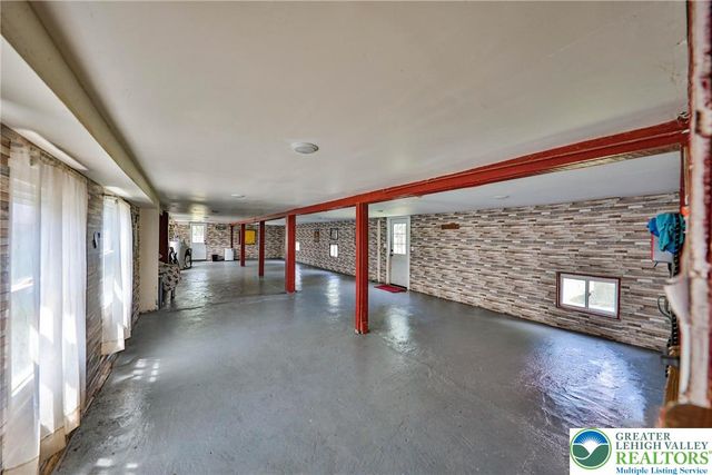 945 Silver Spring Boulevard, Polk Twp, PA 18058