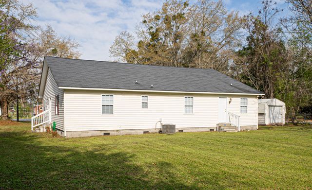 1156 Middle Drive, Pinewood, SC 29125