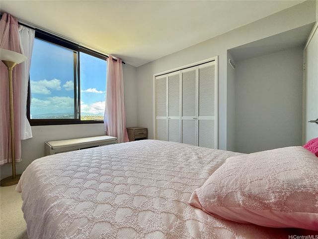 990 Ala Nanala Street 19A, Honolulu, HI 96818