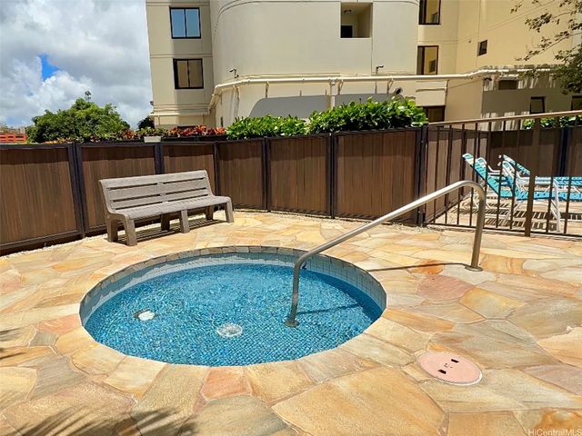 990 Ala Nanala Street 19A, Honolulu, HI 96818