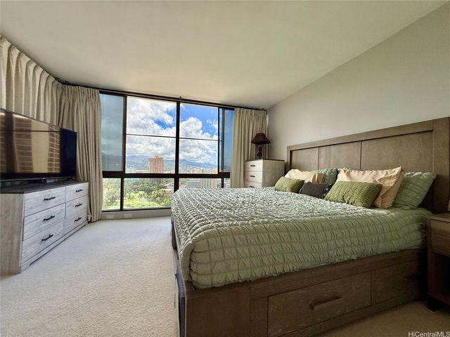 990 Ala Nanala Street 19A, Honolulu, HI 96818