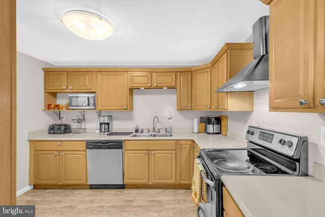 1305 HARWICH DR, Waldorf, MD 20601