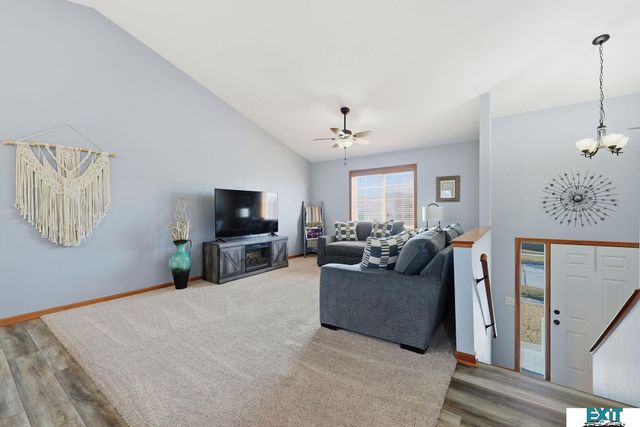 7930 Mandalay Drive, Lincoln, NE 68516