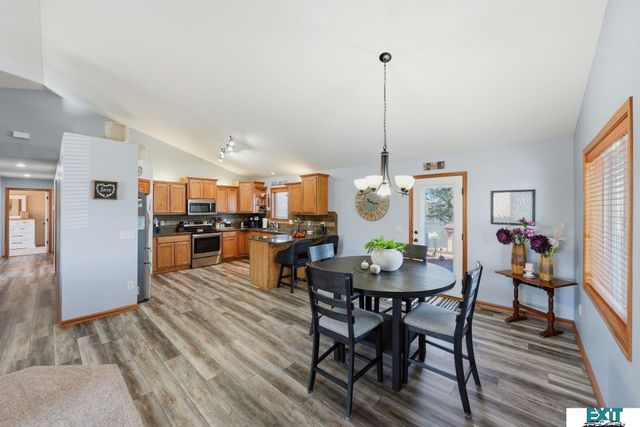 7930 Mandalay Drive, Lincoln, NE 68516