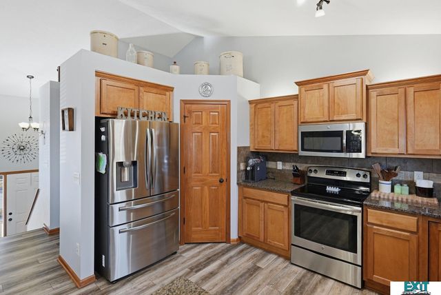 7930 Mandalay Drive, Lincoln, NE 68516