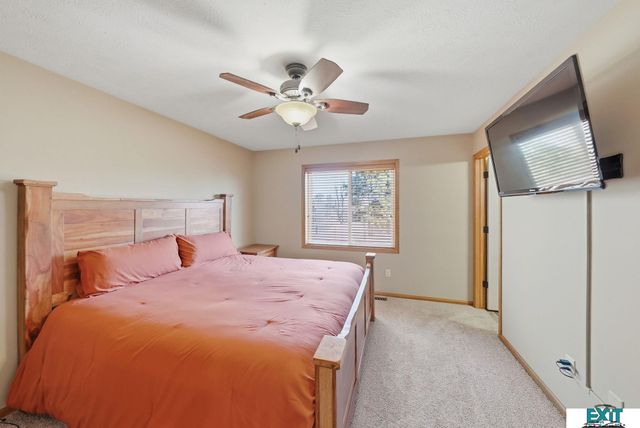 7930 Mandalay Drive, Lincoln, NE 68516