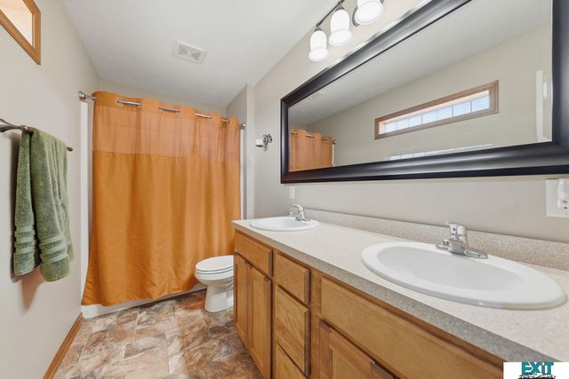 7930 Mandalay Drive, Lincoln, NE 68516