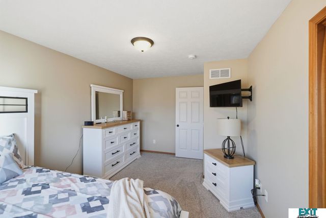 7930 Mandalay Drive, Lincoln, NE 68516