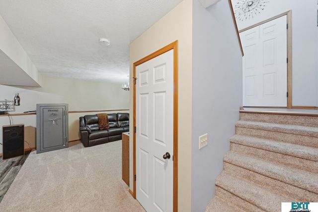 7930 Mandalay Drive, Lincoln, NE 68516