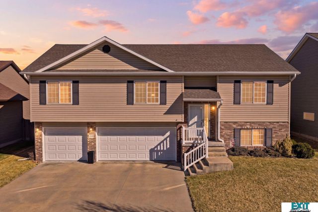 7930 Mandalay Drive, Lincoln, NE 68516