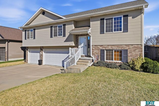 7930 Mandalay Drive, Lincoln, NE 68516