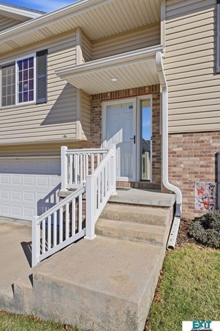 7930 Mandalay Drive, Lincoln, NE 68516