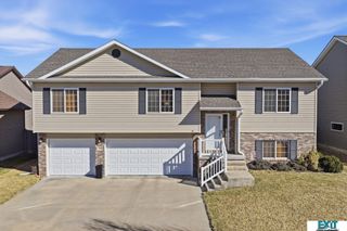 7930 Mandalay Drive, Lincoln, NE 68516