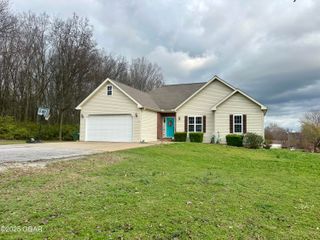 1012 S Palomino Road, Carthage, MO 64836