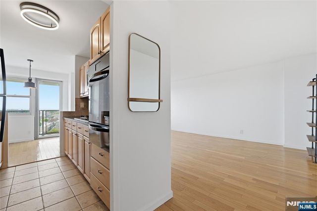 6600 JFK Blvd E, West New York, NJ 07093