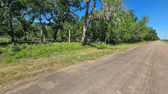 248 Middle Bayou Trail, Angleton, TX 77515