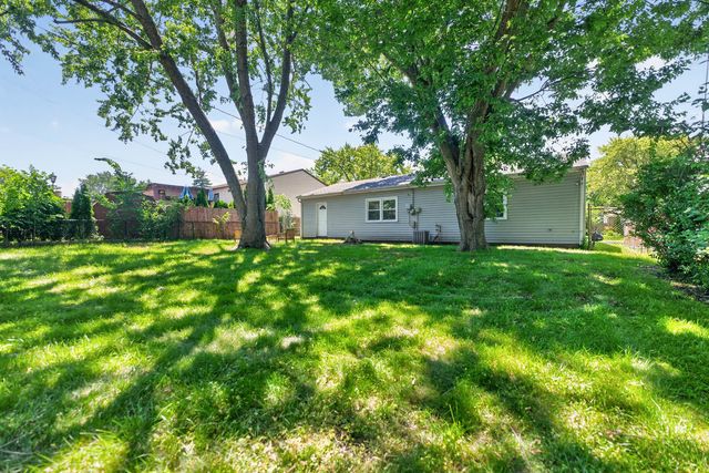 103 Willow Road, Streamwood, IL 60107