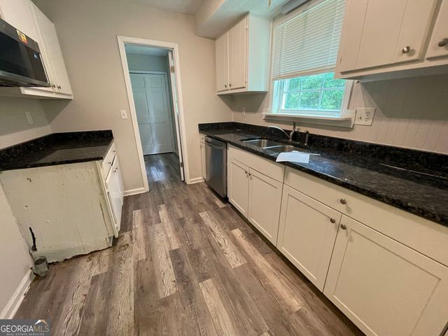 200 Glover Circle, Newnan, GA 30263