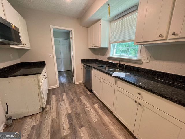 200 Glover Circle, Newnan, GA 30263