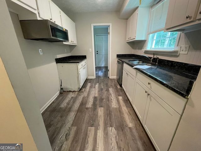 200 Glover Circle, Newnan, GA 30263