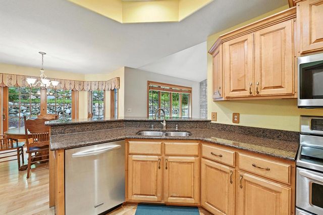 520 Bayberry LANE, Slinger, WI 53086