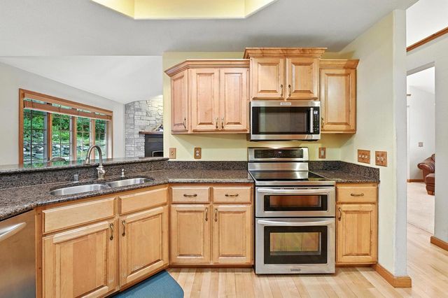 520 Bayberry LANE, Slinger, WI 53086