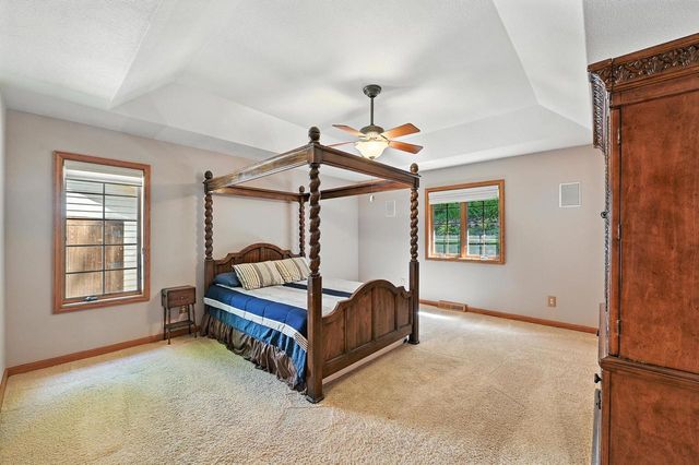 520 Bayberry LANE, Slinger, WI 53086