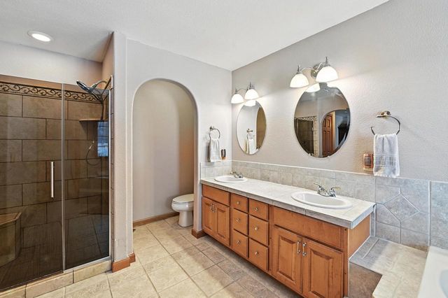 520 Bayberry LANE, Slinger, WI 53086