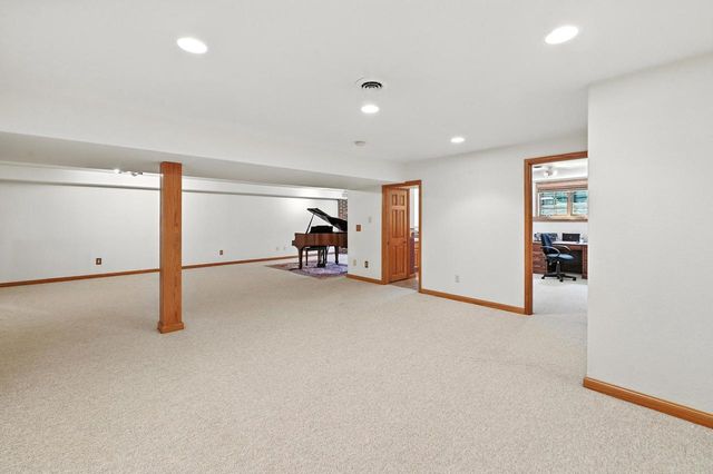 520 Bayberry LANE, Slinger, WI 53086