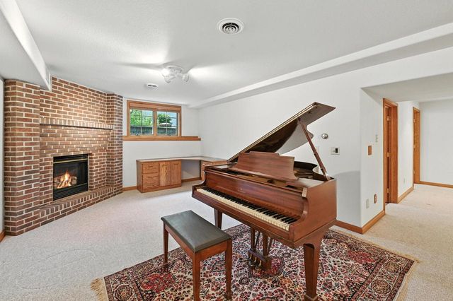 520 Bayberry LANE, Slinger, WI 53086