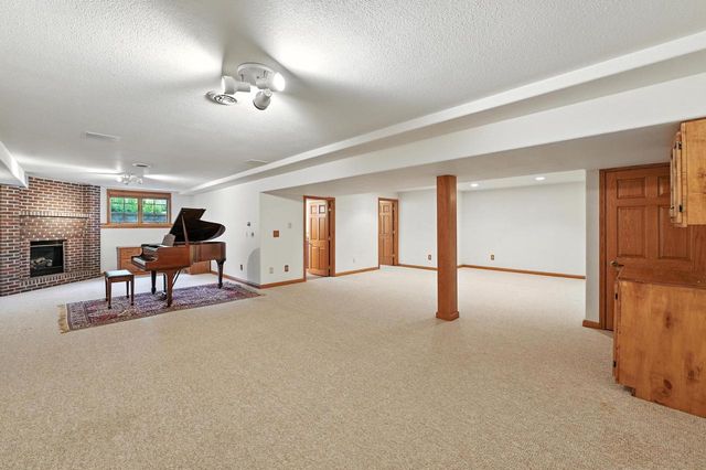 520 Bayberry LANE, Slinger, WI 53086