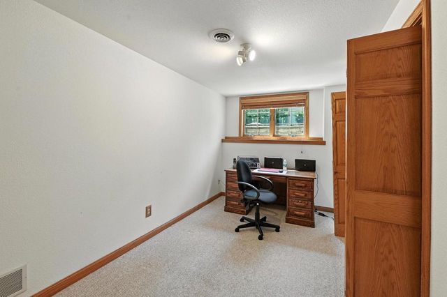 520 Bayberry LANE, Slinger, WI 53086