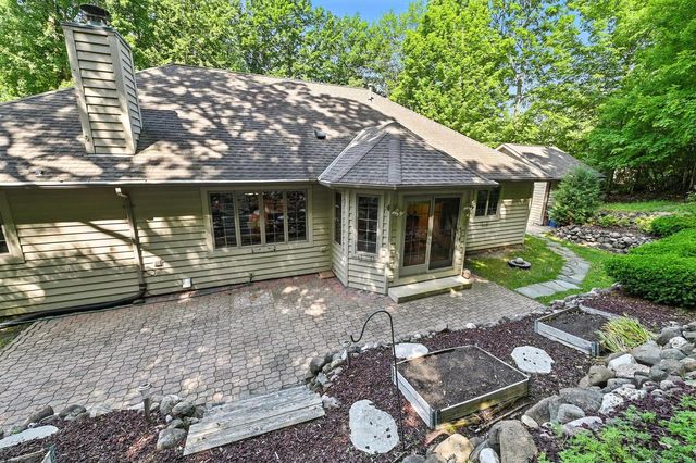 520 Bayberry LANE, Slinger, WI 53086