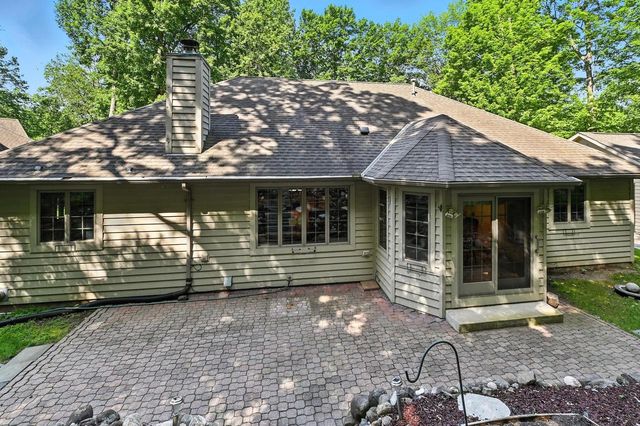 520 Bayberry LANE, Slinger, WI 53086