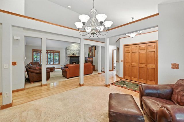 520 Bayberry LANE, Slinger, WI 53086