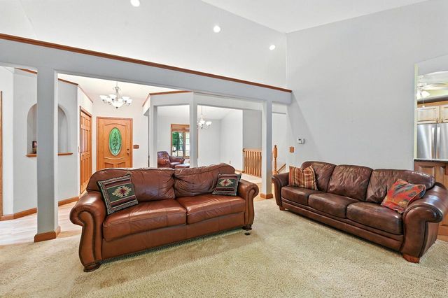 520 Bayberry LANE, Slinger, WI 53086