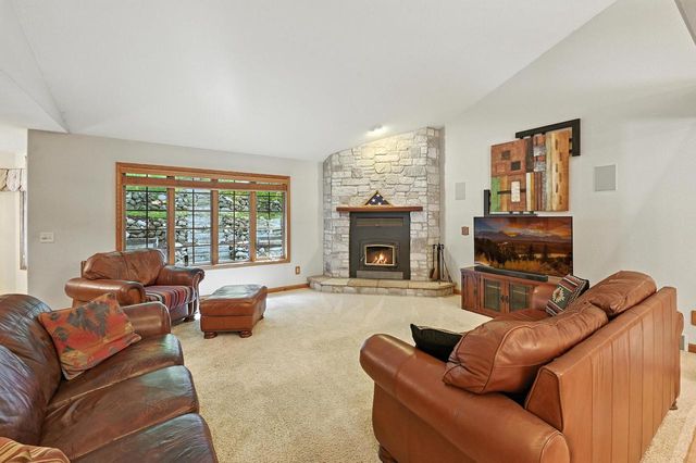 520 Bayberry LANE, Slinger, WI 53086