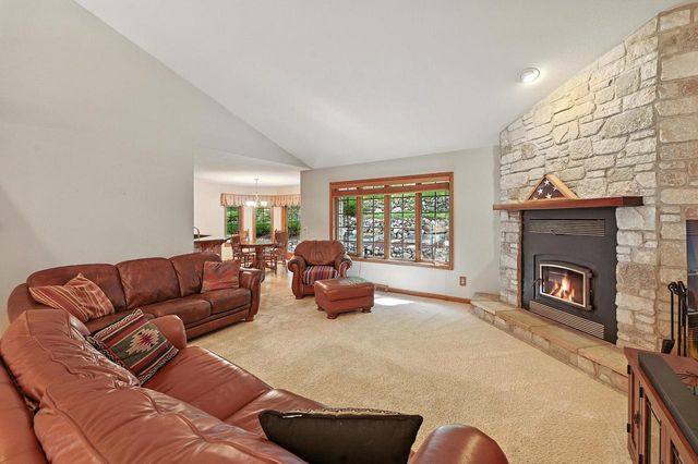 520 Bayberry LANE, Slinger, WI 53086