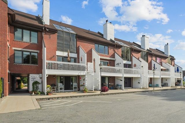 126 Merrimac St 47, Newburyport, MA 01950