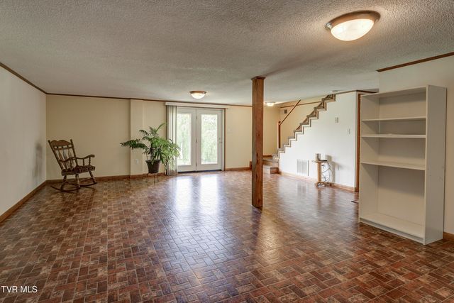 296 Redstone Drive, Bluff City, TN 37618
