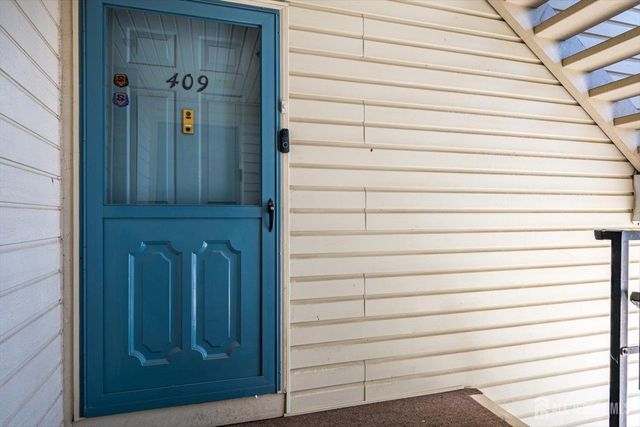 409 Lancaster Court, Piscataway, NJ 08854
